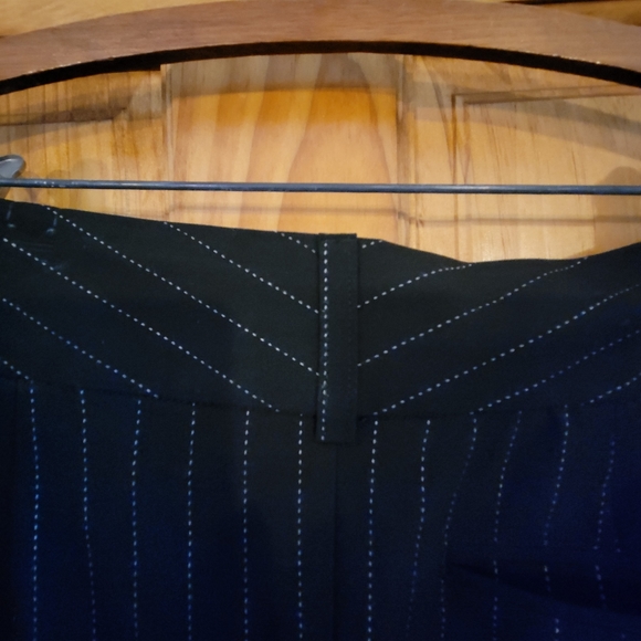 Old Navy Stretch Skirt Pin Striped Front zippered and slit Size 8 - Picture 10 of 12